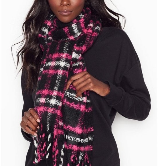 Victoria's Secret Accessories - NWOT💝Victoria's Secret Fuschia/Black Plaid Scarf